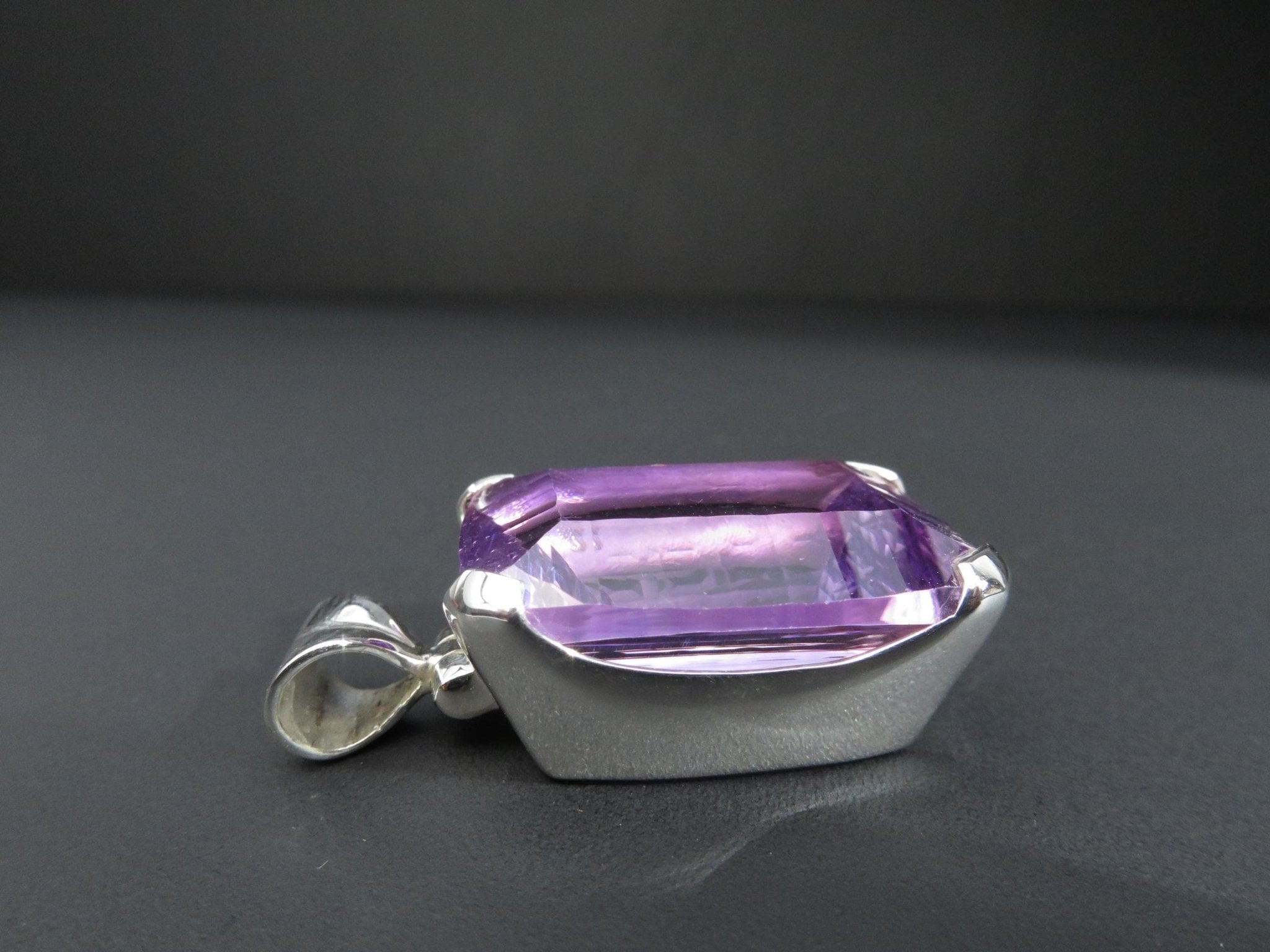 Natur Amethyst Anhänger konkav gefasst in 925 Silber