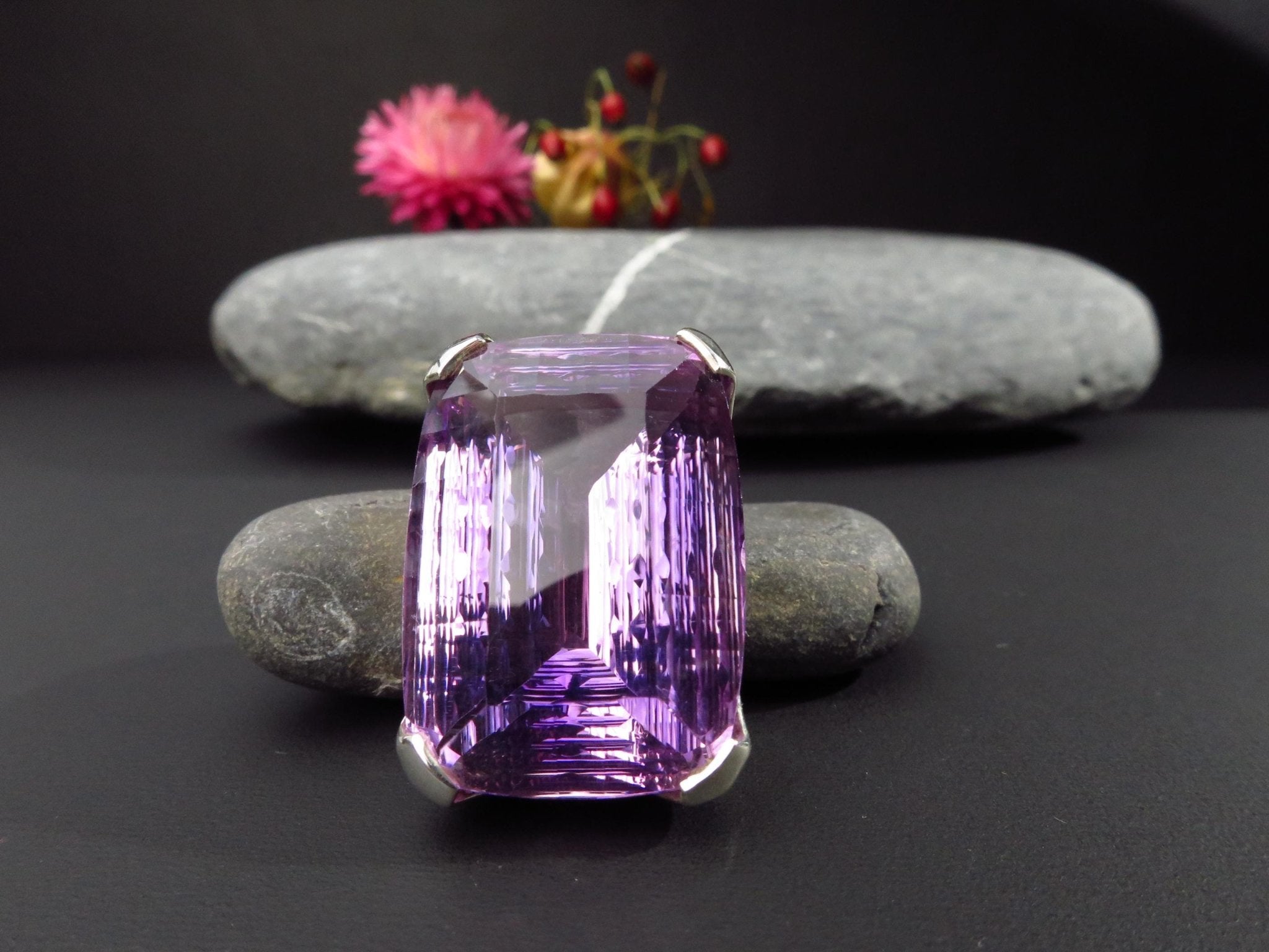 Natur Amethyst Anhänger konkav gefasst in 925 Silber