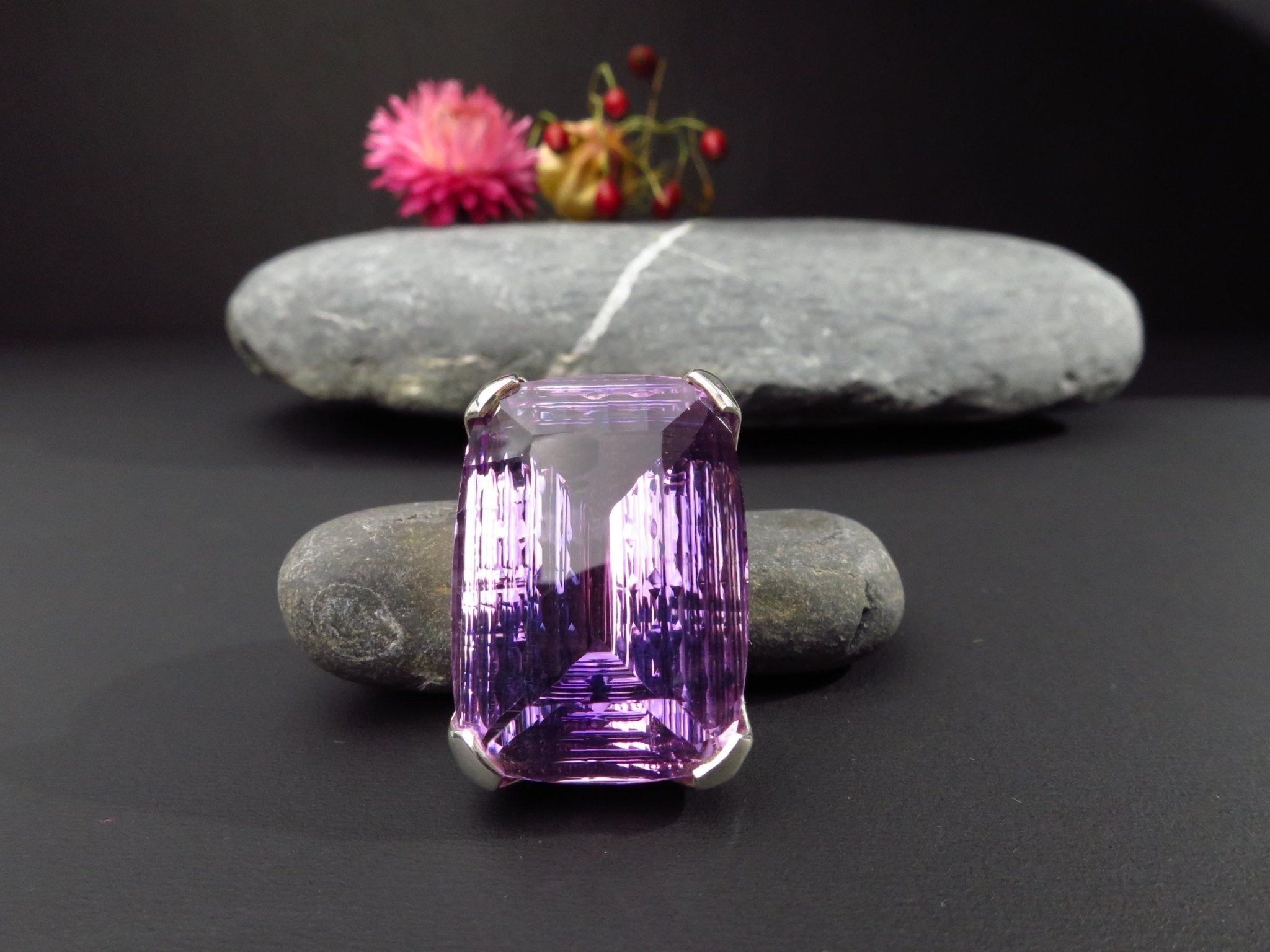 Natur Amethyst Anhänger konkav gefasst in 925 Silber