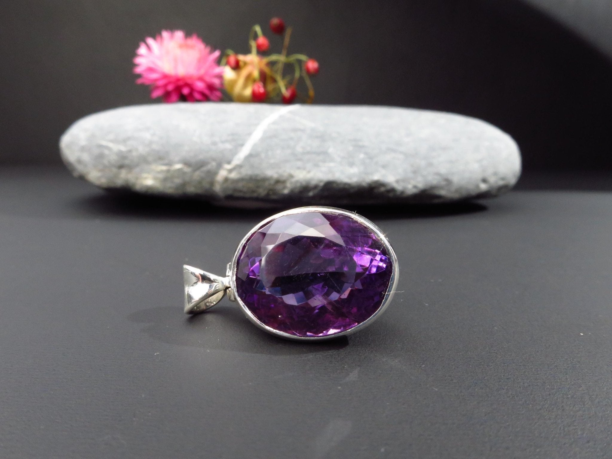 Natur Amethyst Anhänger oval gefasst in 925 Silber