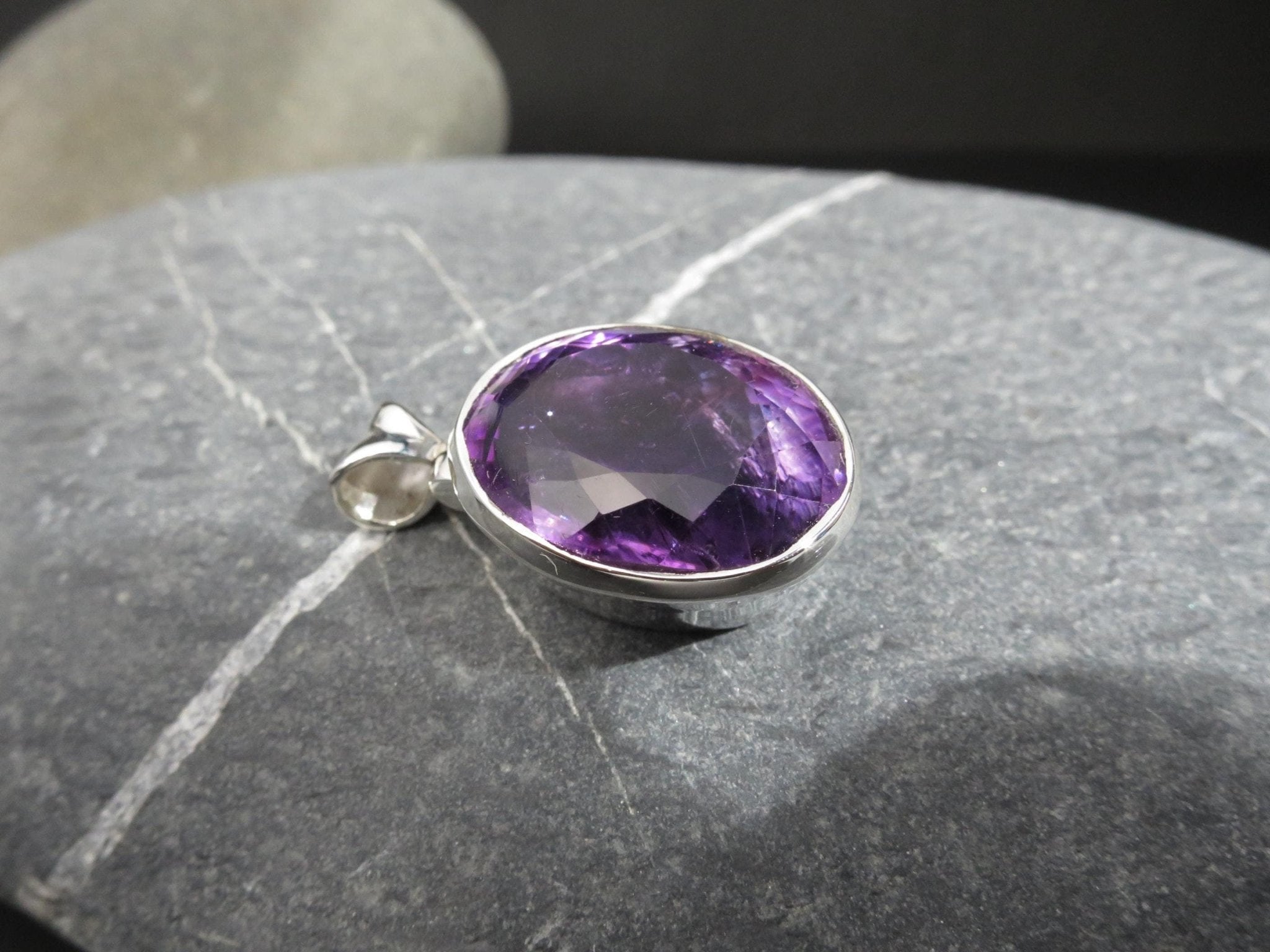 Natur Amethyst Anhänger oval gefasst in 925 Silber