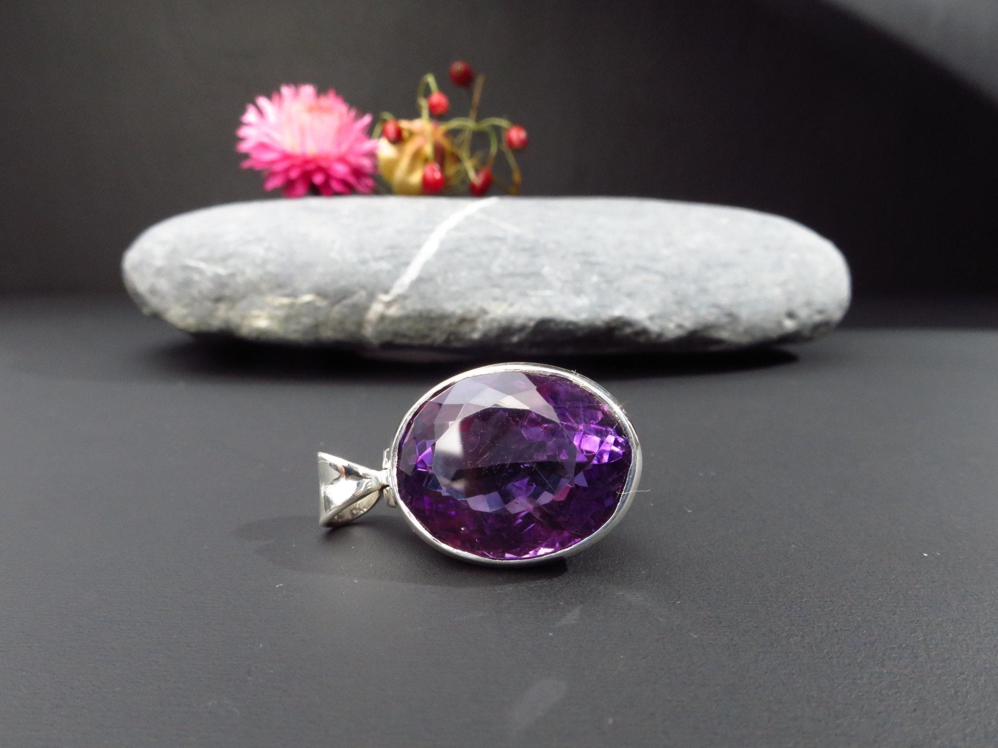 Natur Amethyst Anhänger oval gefasst in 925 Silber