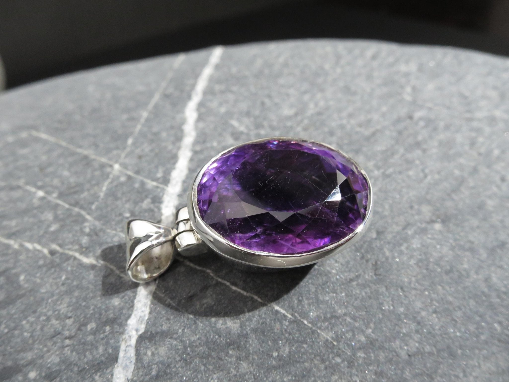 Natur Amethyst Anhänger oval gefasst in 925 Silber