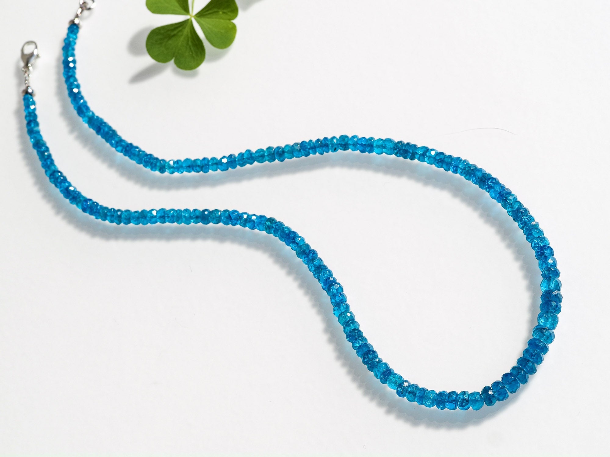 Neon Apatit Kette in Top Qualität mit 925 Silber Verschluss