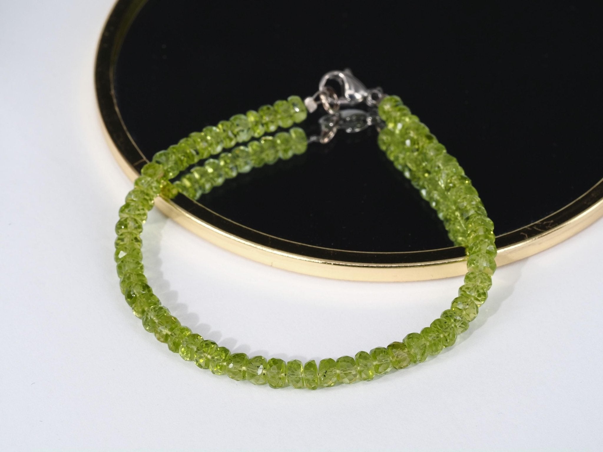 Peridot Armband aus naturbelassenem Edelstein in Grasgrün
