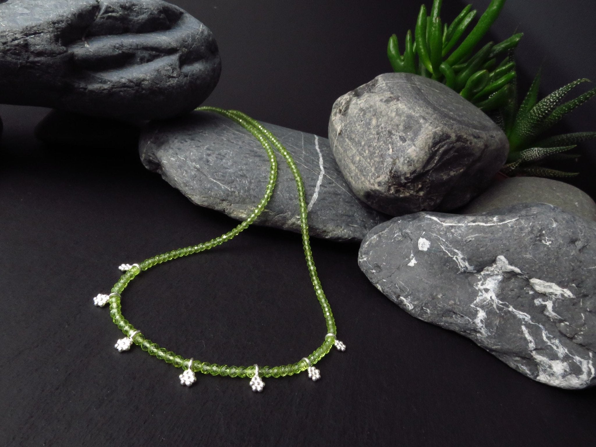 Peridot Kette grün Edelsteinkette 49cm Blumen Silber