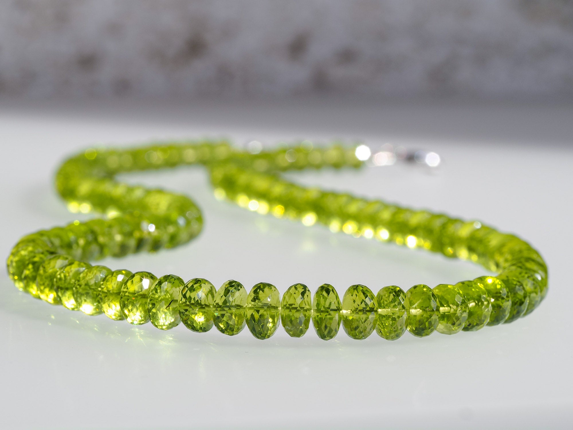 Peridot Kette in seltener Größe & Qualität