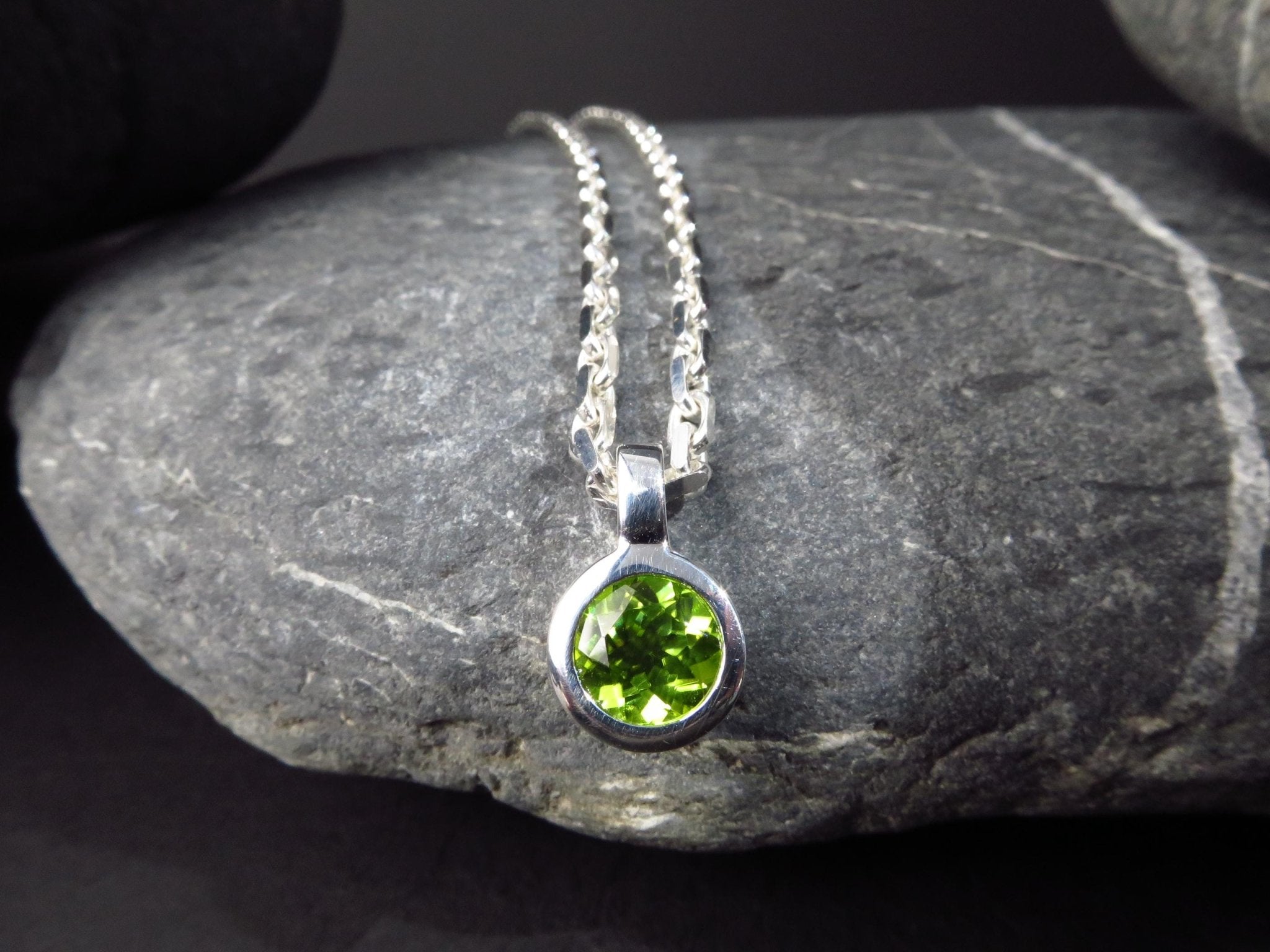 Peridot Kettenanhänger Silber Geburtsstein August