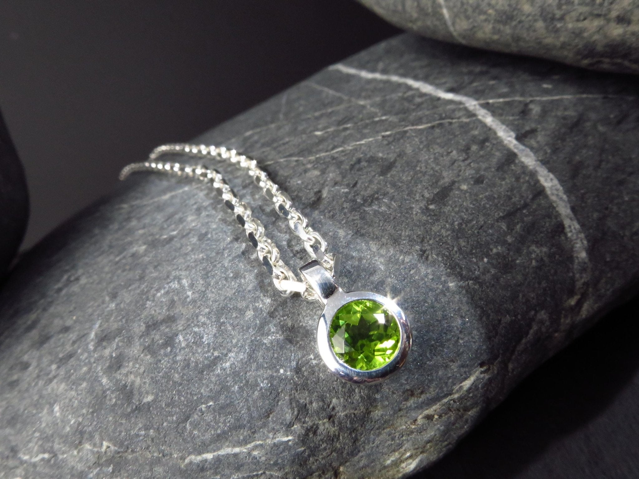 Peridot Kettenanhänger Silber Geburtsstein August