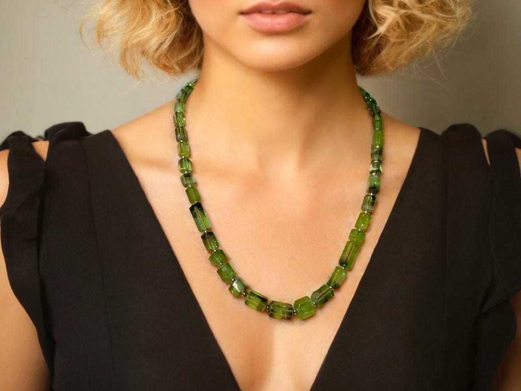 Peridot Ludwigit Kristalle Nadeln Kette Silber Rarität