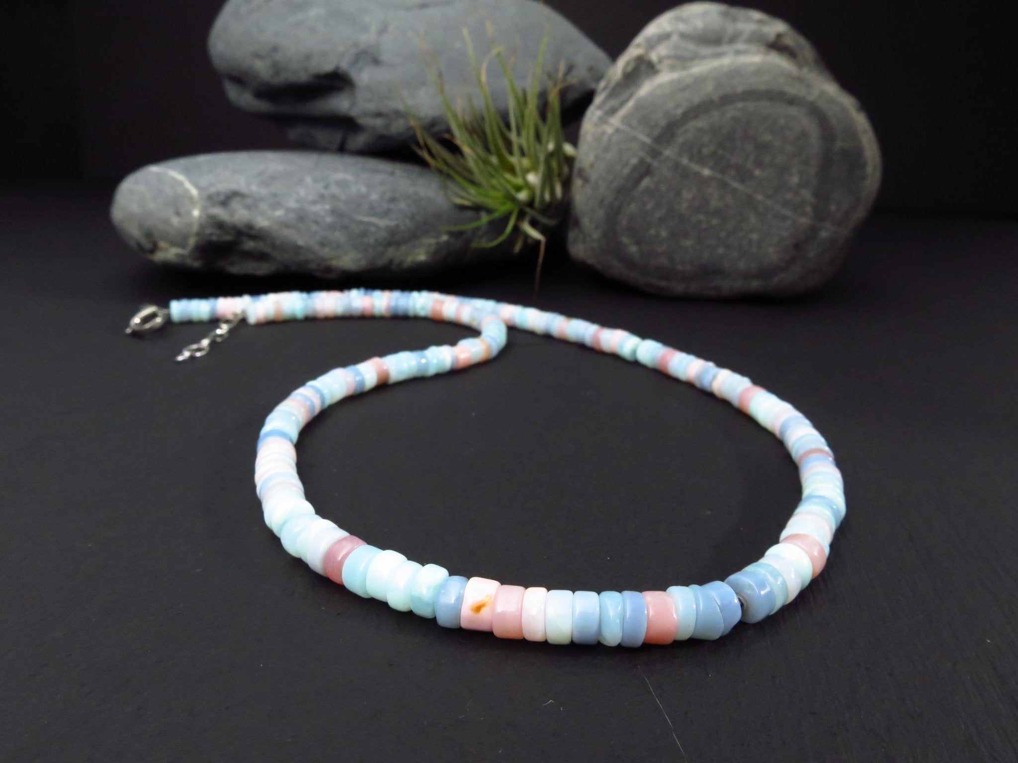 Peru Opal Edelstein Kette rosa blau in Pastellton