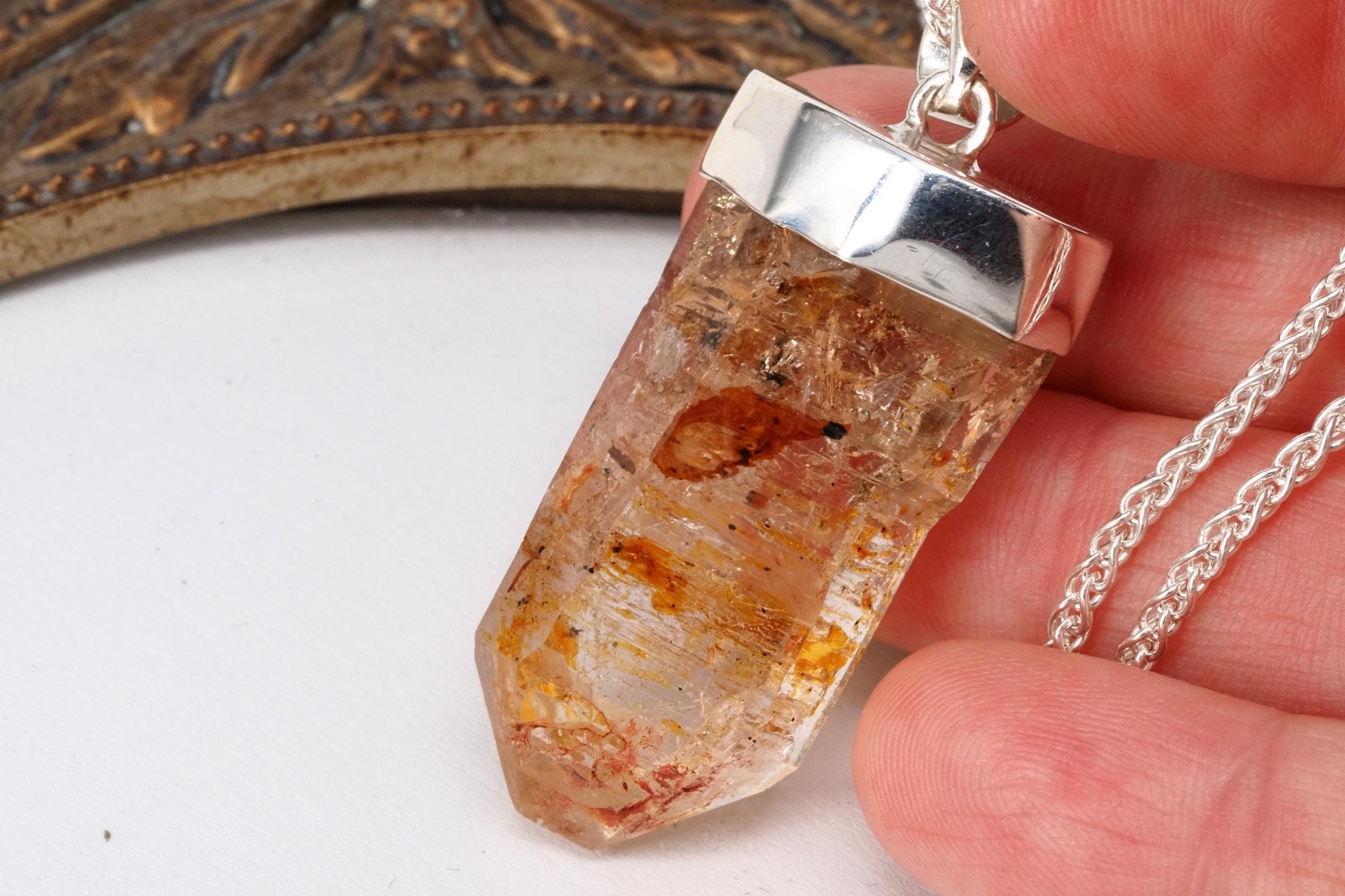 Petroleum Quarz Anhänger Firefly Kristall aus Madagaskar gefasst in 925 Sterling Silber