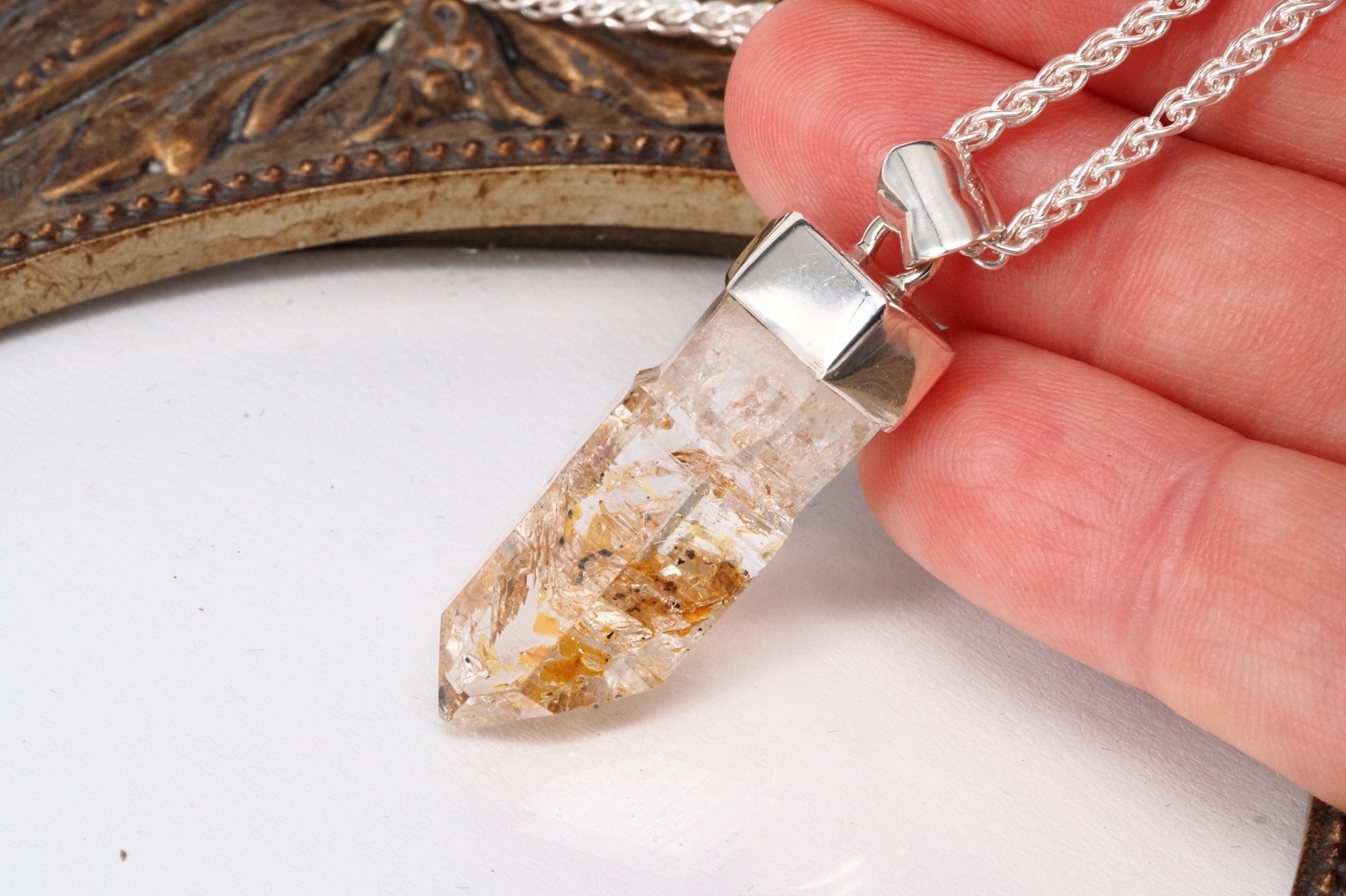 Petroleum Quarz Anhänger Firefly Kristall aus Madagaskar gefasst in 925 Sterling Silber UV