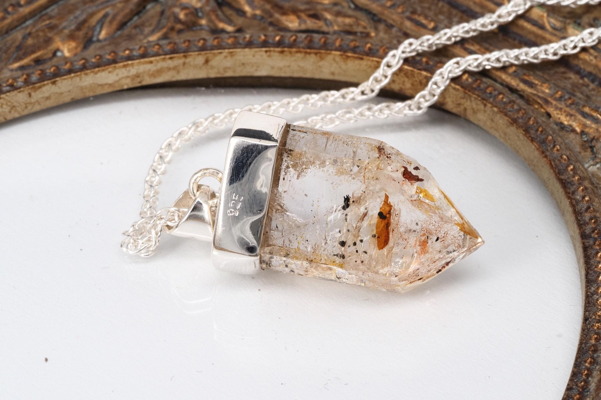 Petroleum Quarz Anhänger Firefly Kristall aus Madagaskar gefasst in 925 Sterling Silber UV Kristall