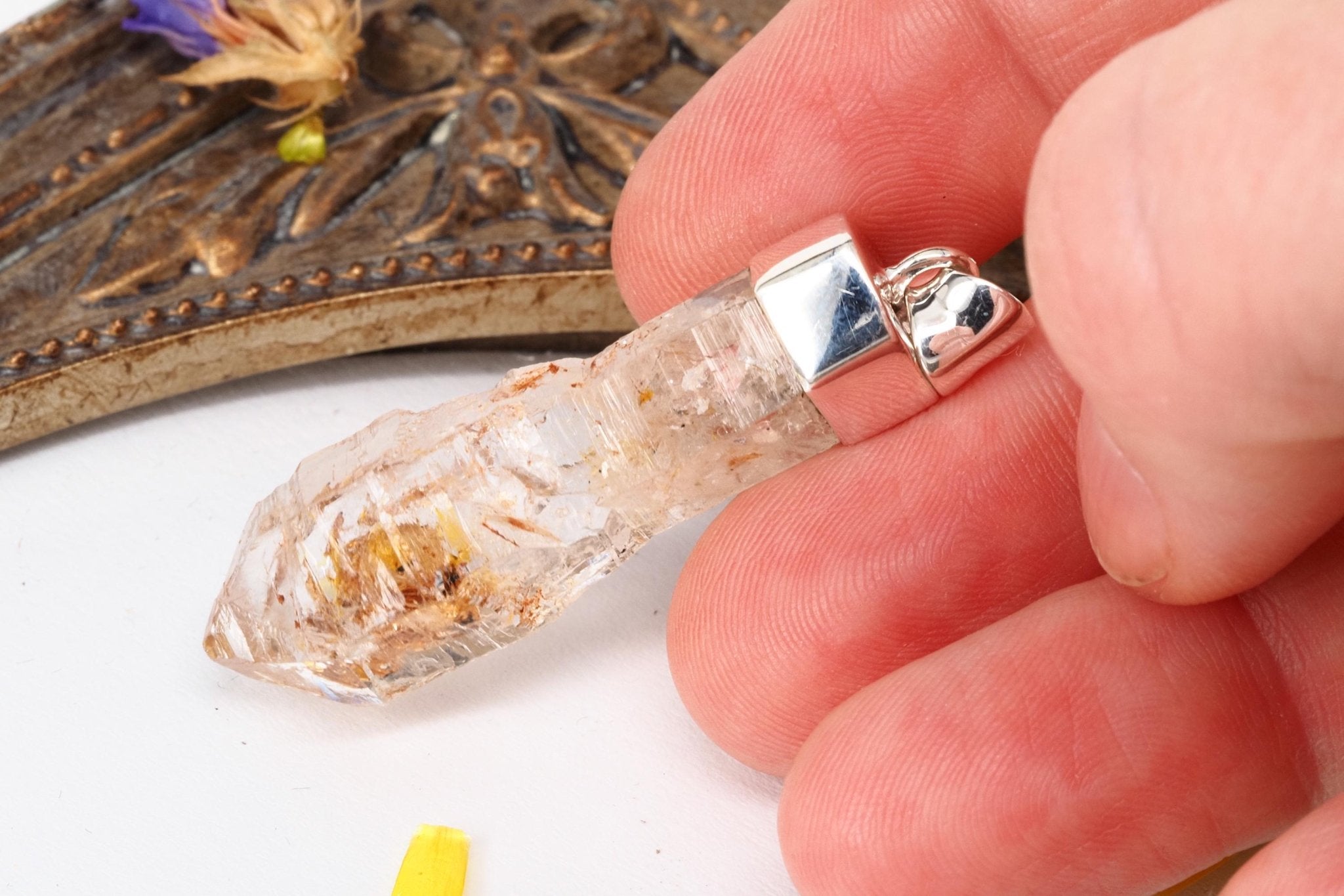 Petroleum Quarz Anhänger Firefly Kristall aus Madagaskar gefasst in 925 Sterling Silber UV Kristall Zepter