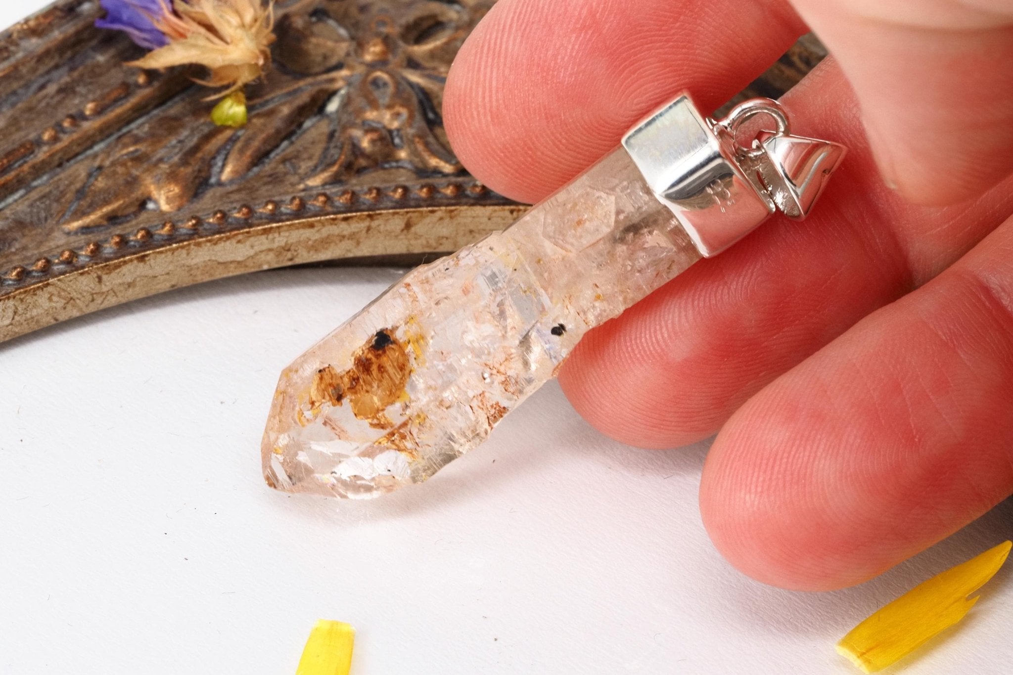 Petroleum Quarz Anhänger Firefly Kristall aus Madagaskar gefasst in 925 Sterling Silber UV Kristall Zepter