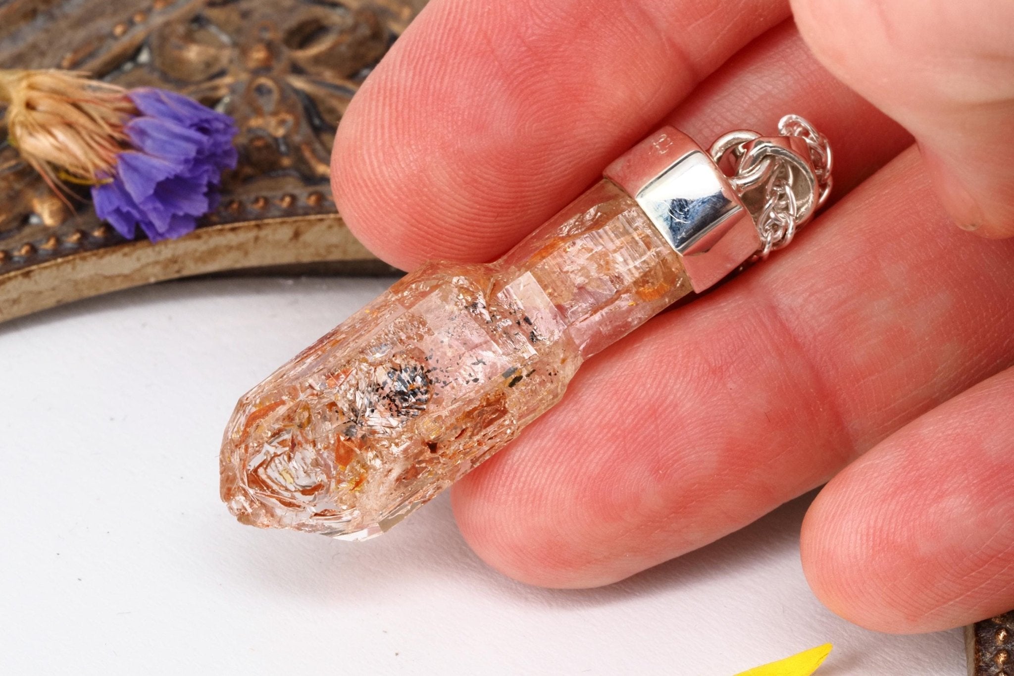 Petroleum Quarz Anhänger Firefly Kristall aus Madagaskar gefasst in 925 Sterling Silber UV Kristall Zepter