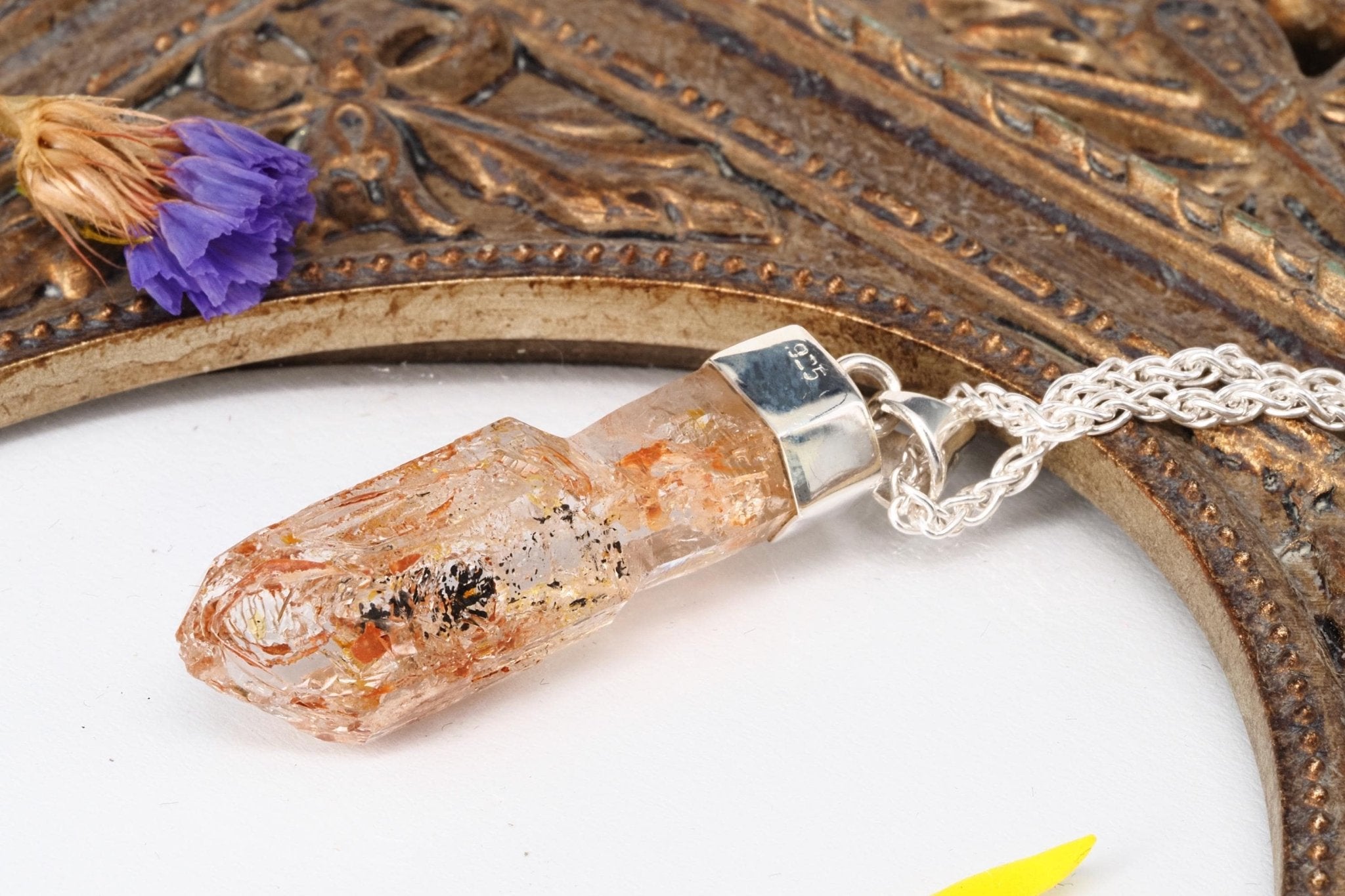 Petroleum Quarz Anhänger Firefly Kristall aus Madagaskar gefasst in 925 Sterling Silber UV Kristall Zepter