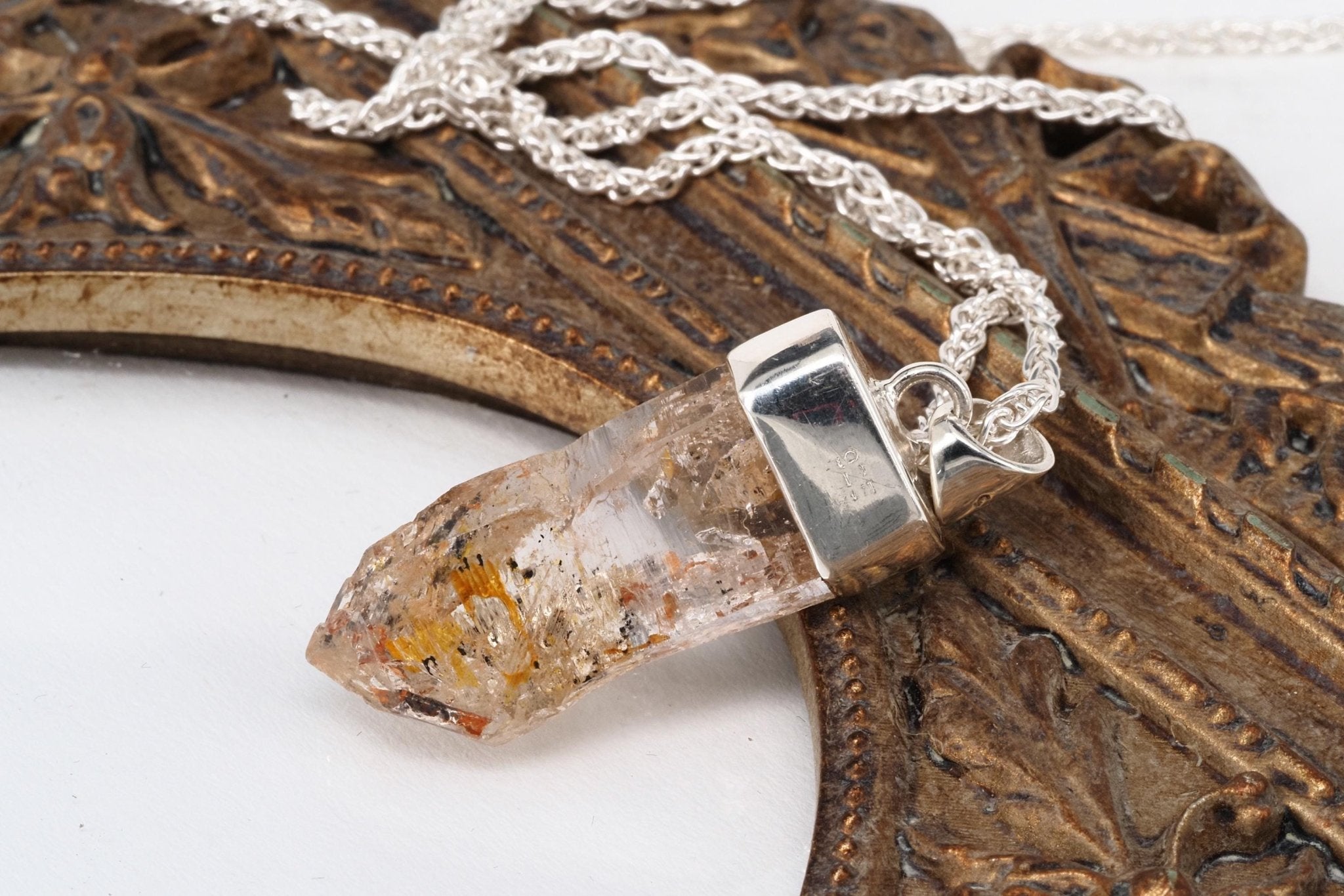 Petroleum Quarz Anhänger seltener Firefly Kristall aus Madagaskar gefasst in 925 Sterling Silber