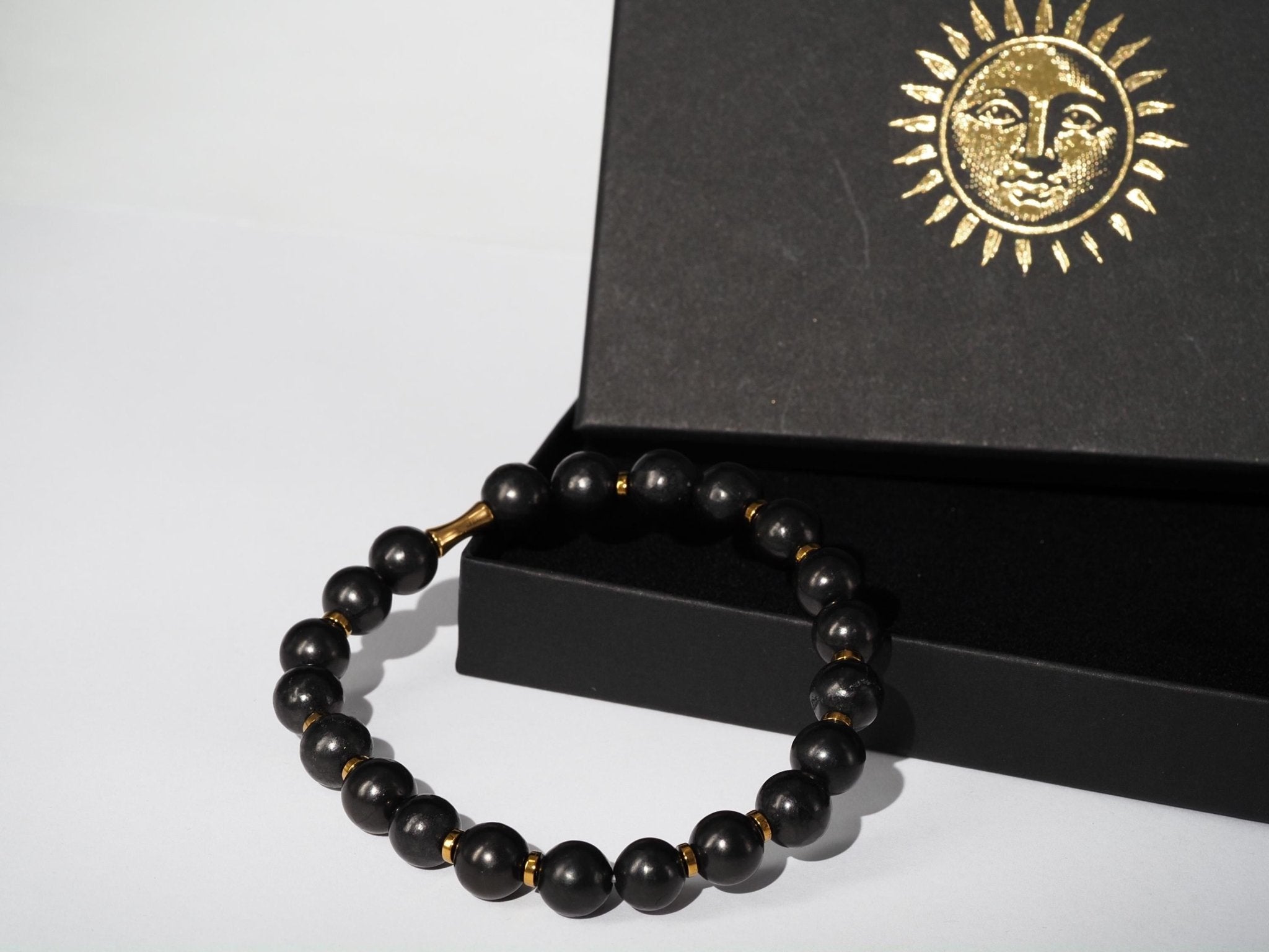 Schungit Armband – edles Schmuckstück aus schwarzem Schungit