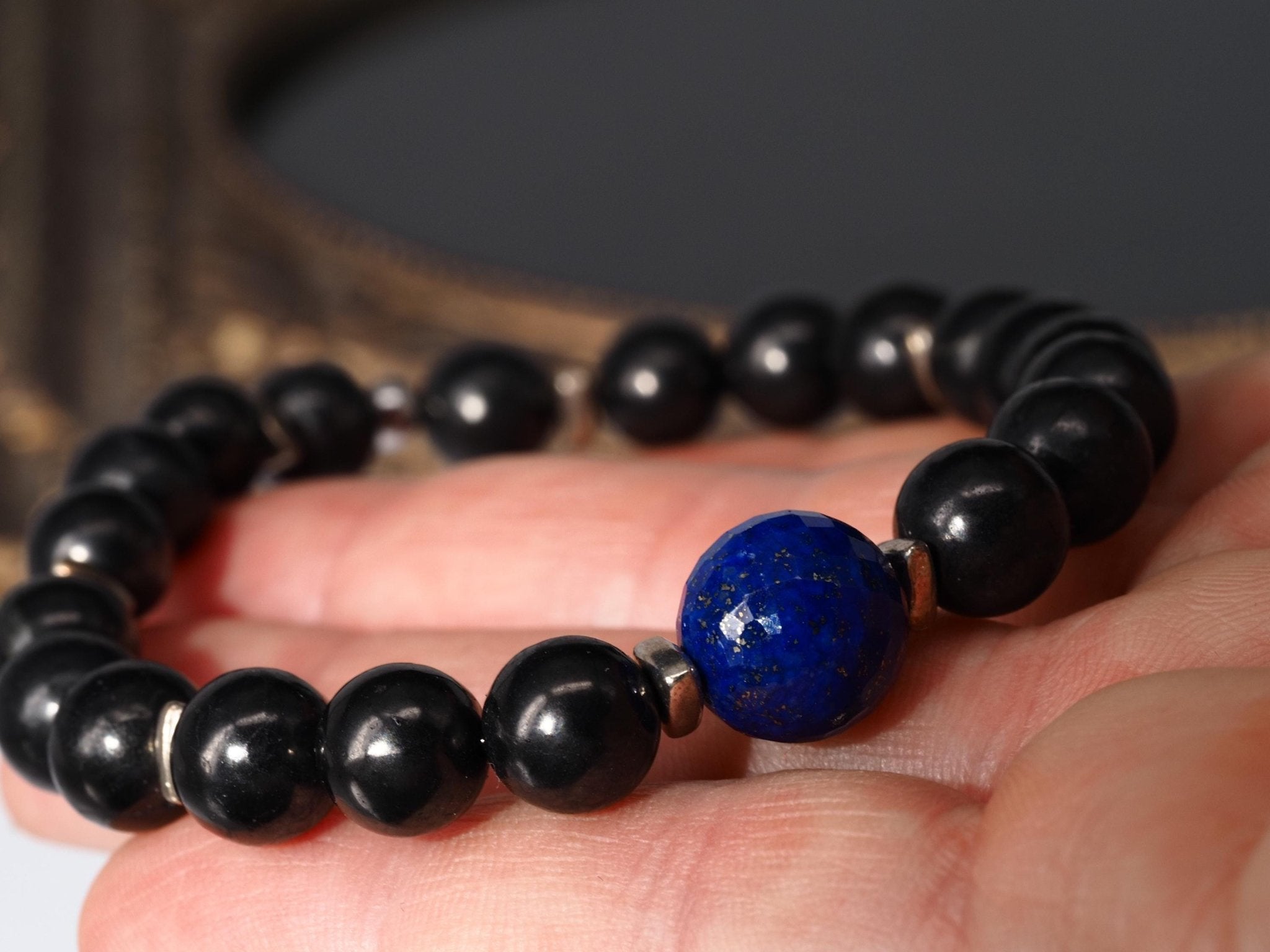 Schungit Armband – edles Unisex - Edelsteinarmband mit Lapislazuli & Silberdetails