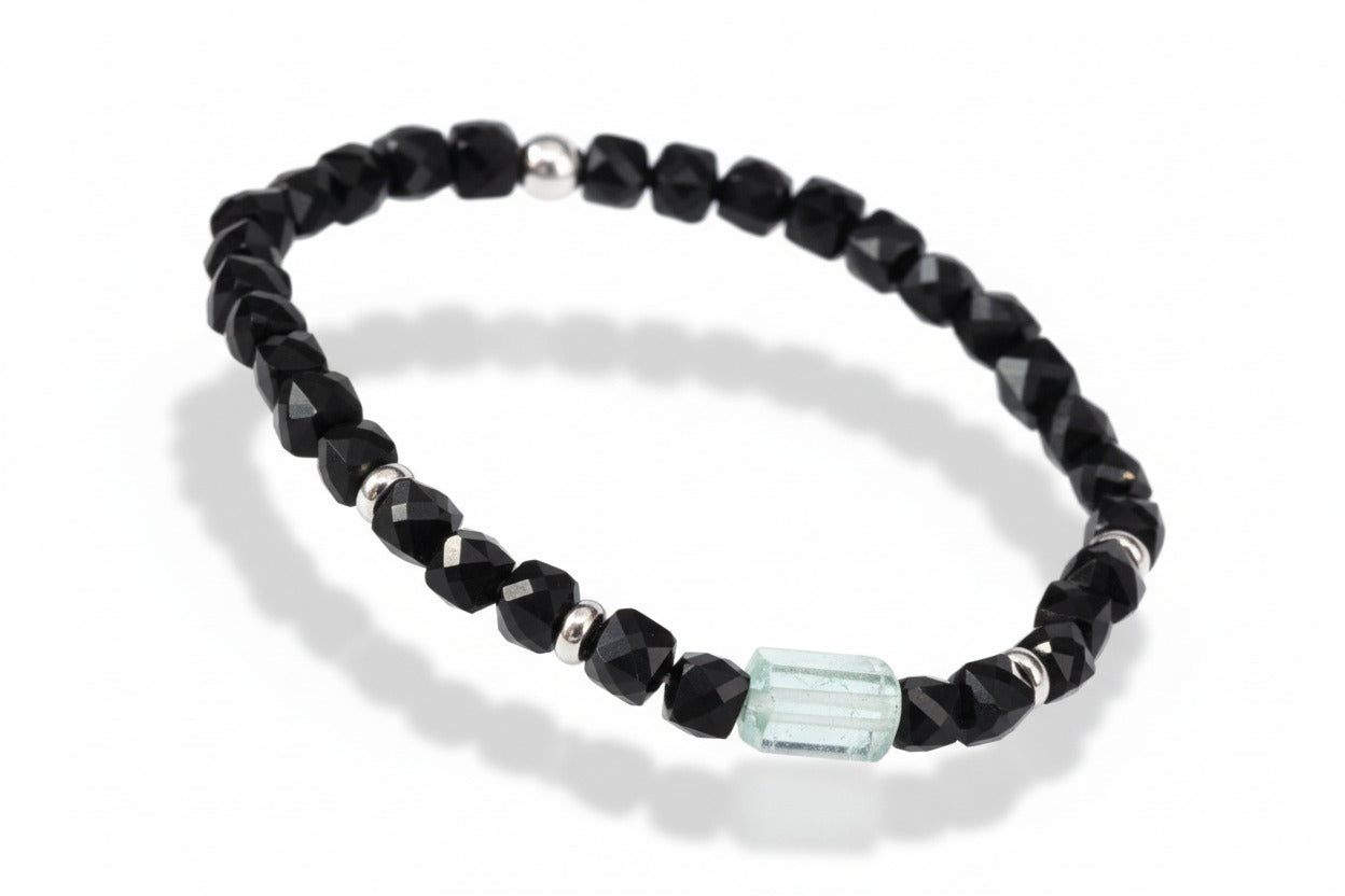 Schwarzes Spinell Armband – facettierte Würfel mit Aquamarin - Kristall & Silberdetails
