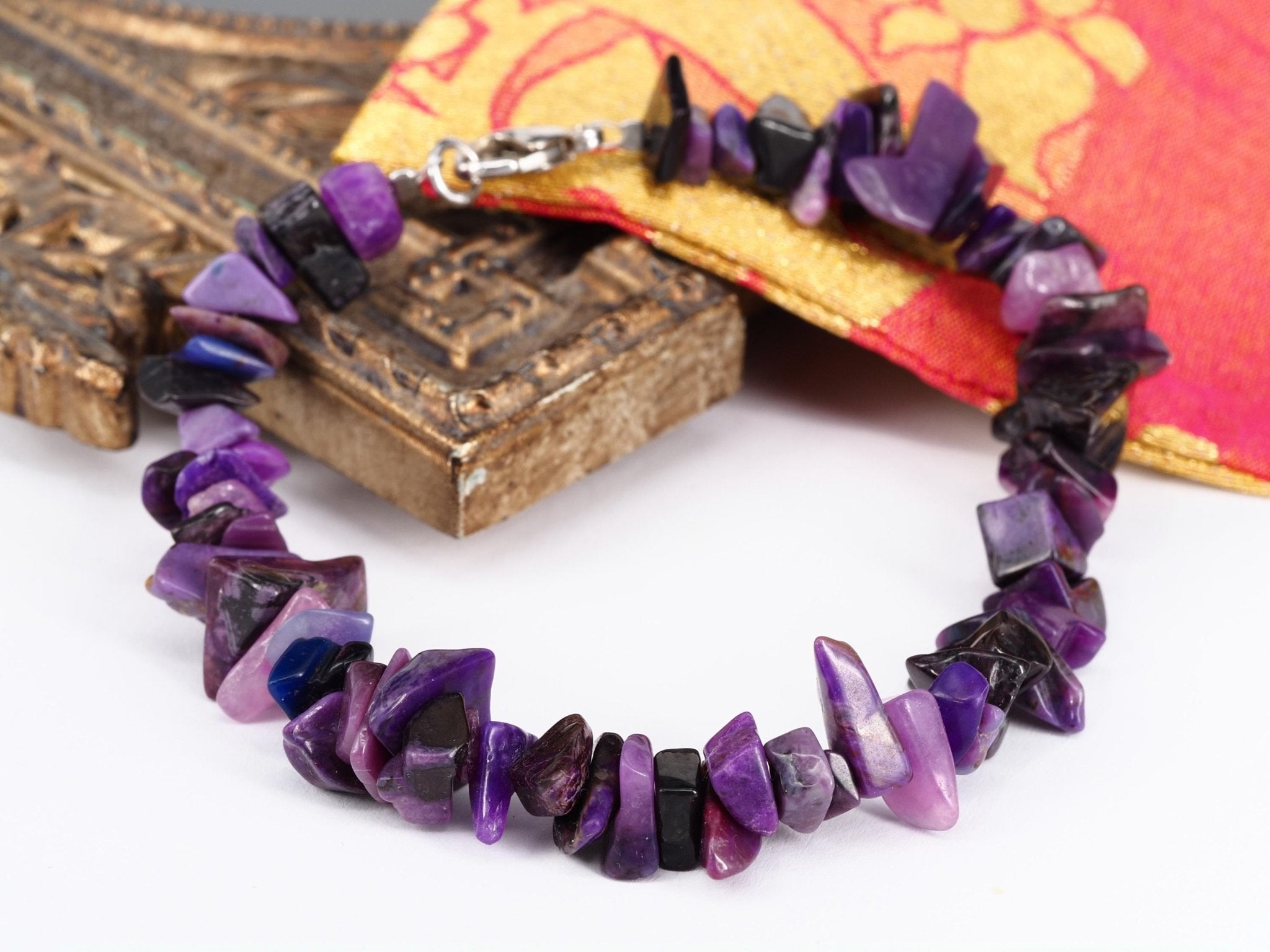 Sugilith Splitter Armband – seltener Natur - Edelstein in tiefem Violett