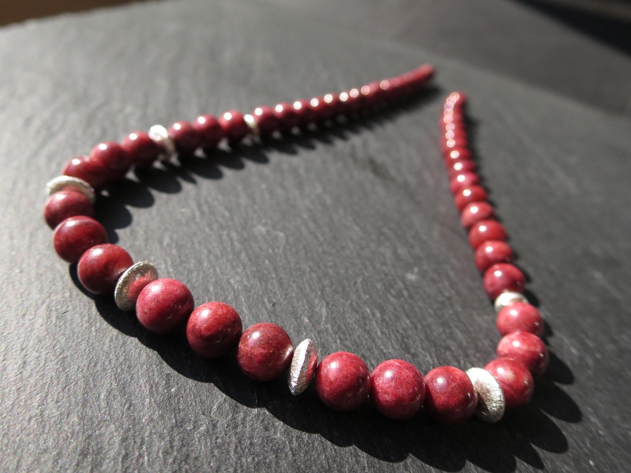 Thulit Kette Silber rotes Edelstein Kugel Collier