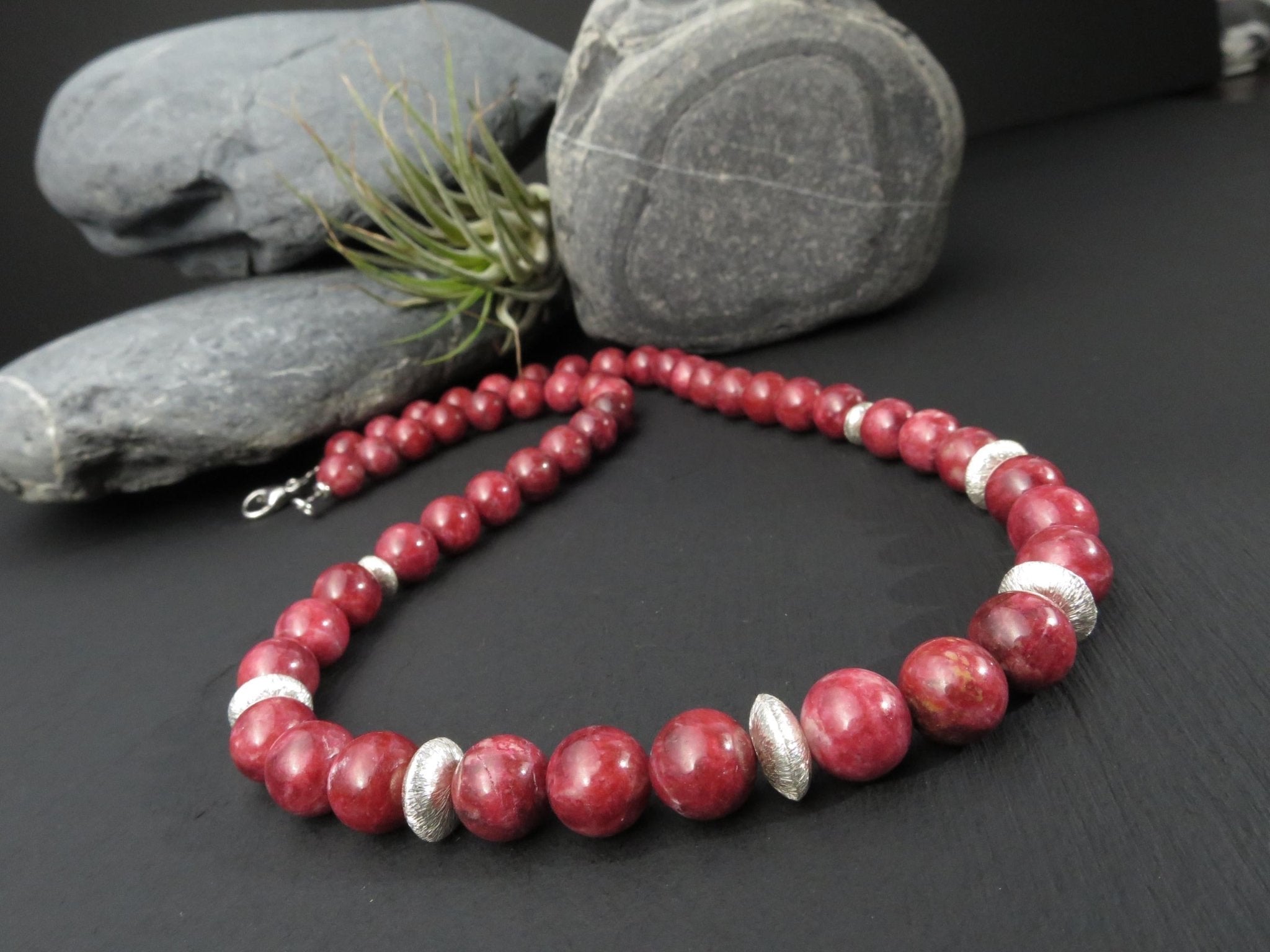 Thulit Kette Silber rotes Edelstein Kugel Collier