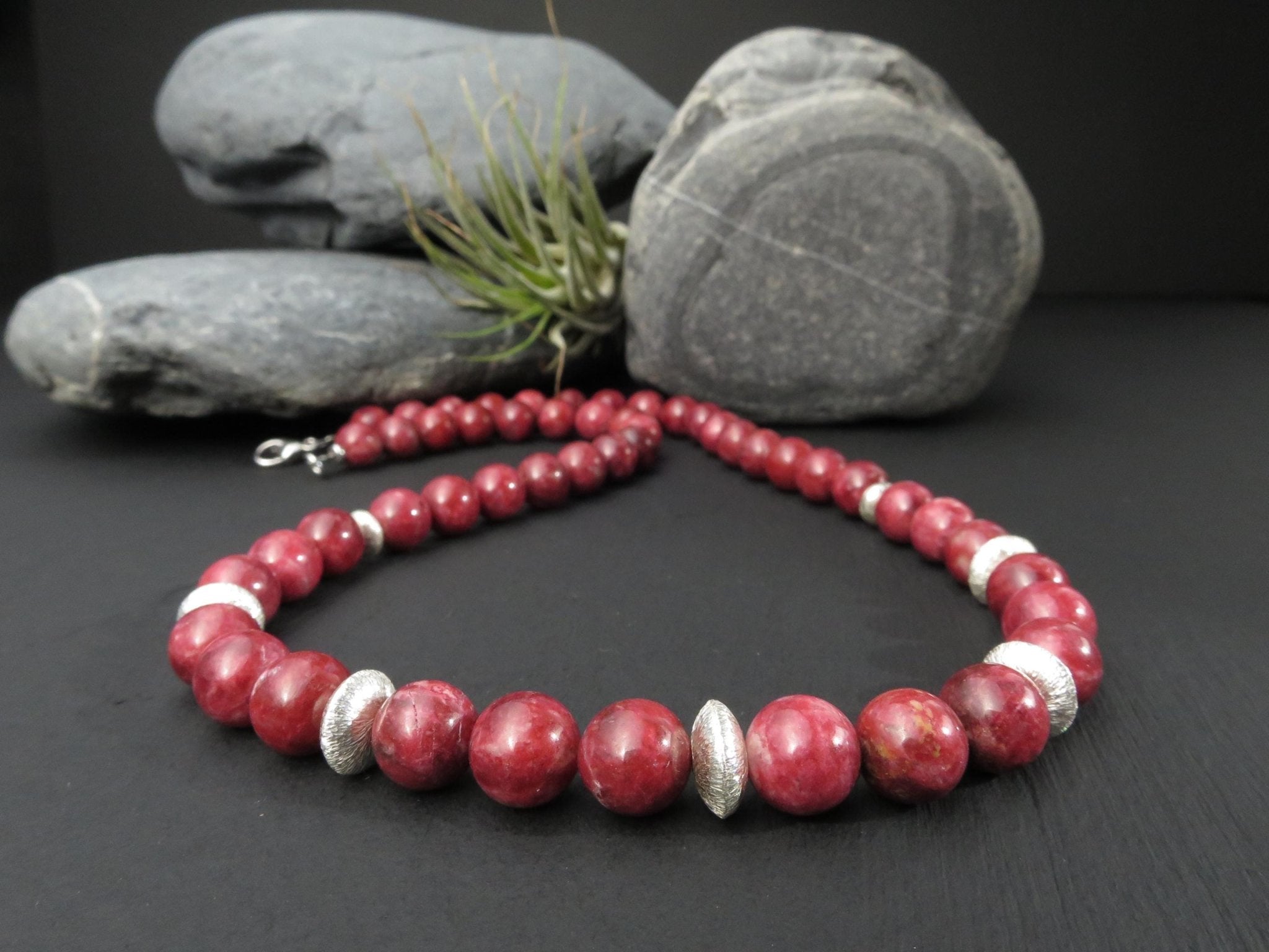 Thulit Kette Silber rotes Edelstein Kugel Collier