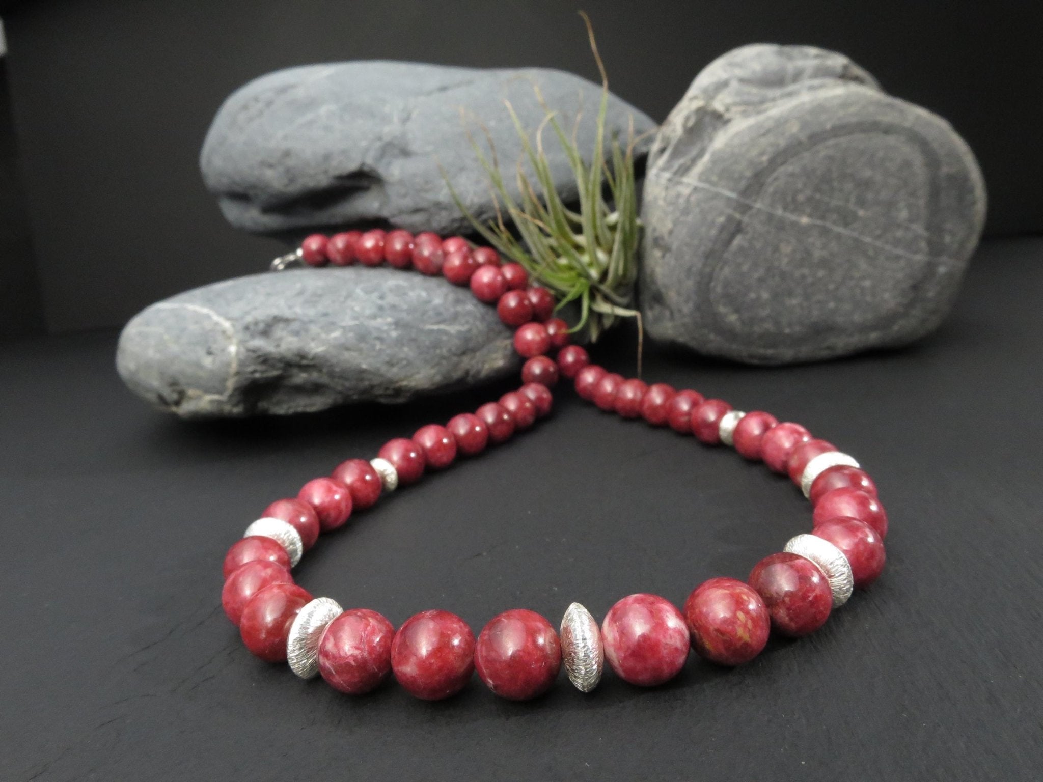 Thulit Kette Silber rotes Edelstein Kugel Collier