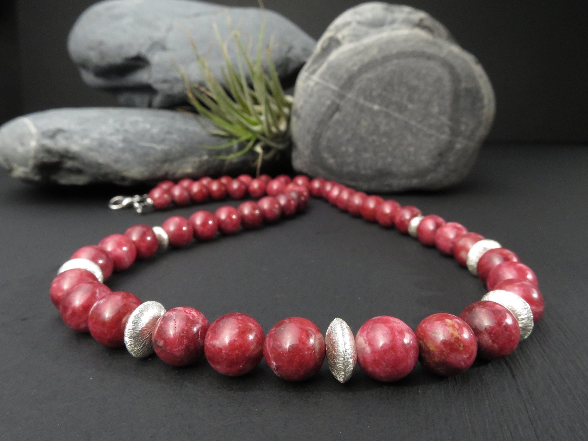 Thulit Kette Silber rotes Edelstein Kugel Collier