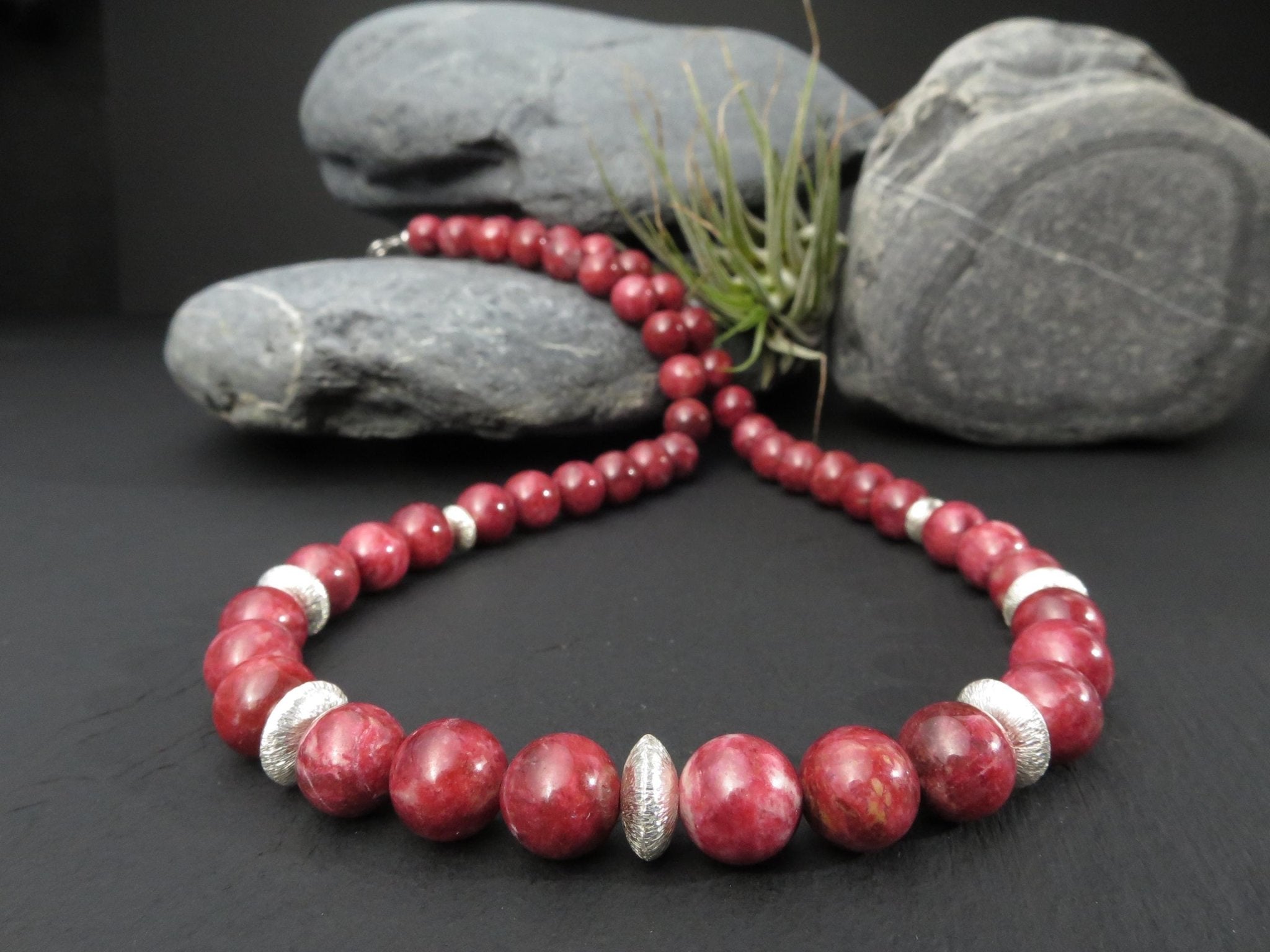 Thulit Kette Silber rotes Edelstein Kugel Collier