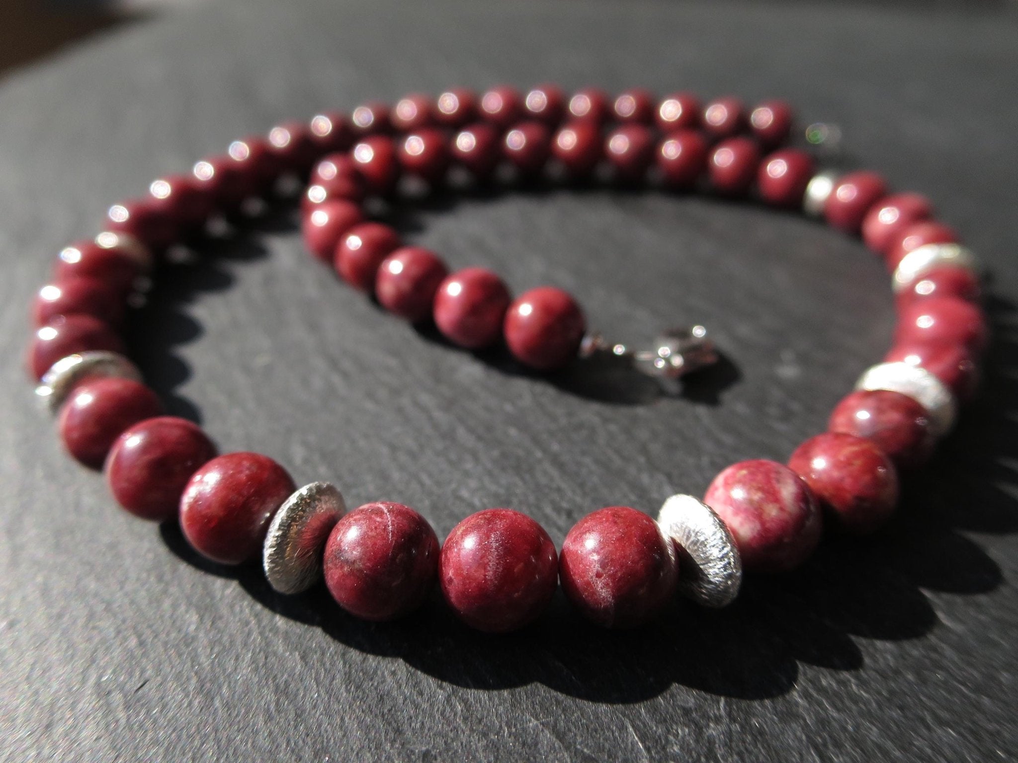 Thulit Kette Silber rotes Edelstein Kugel Collier