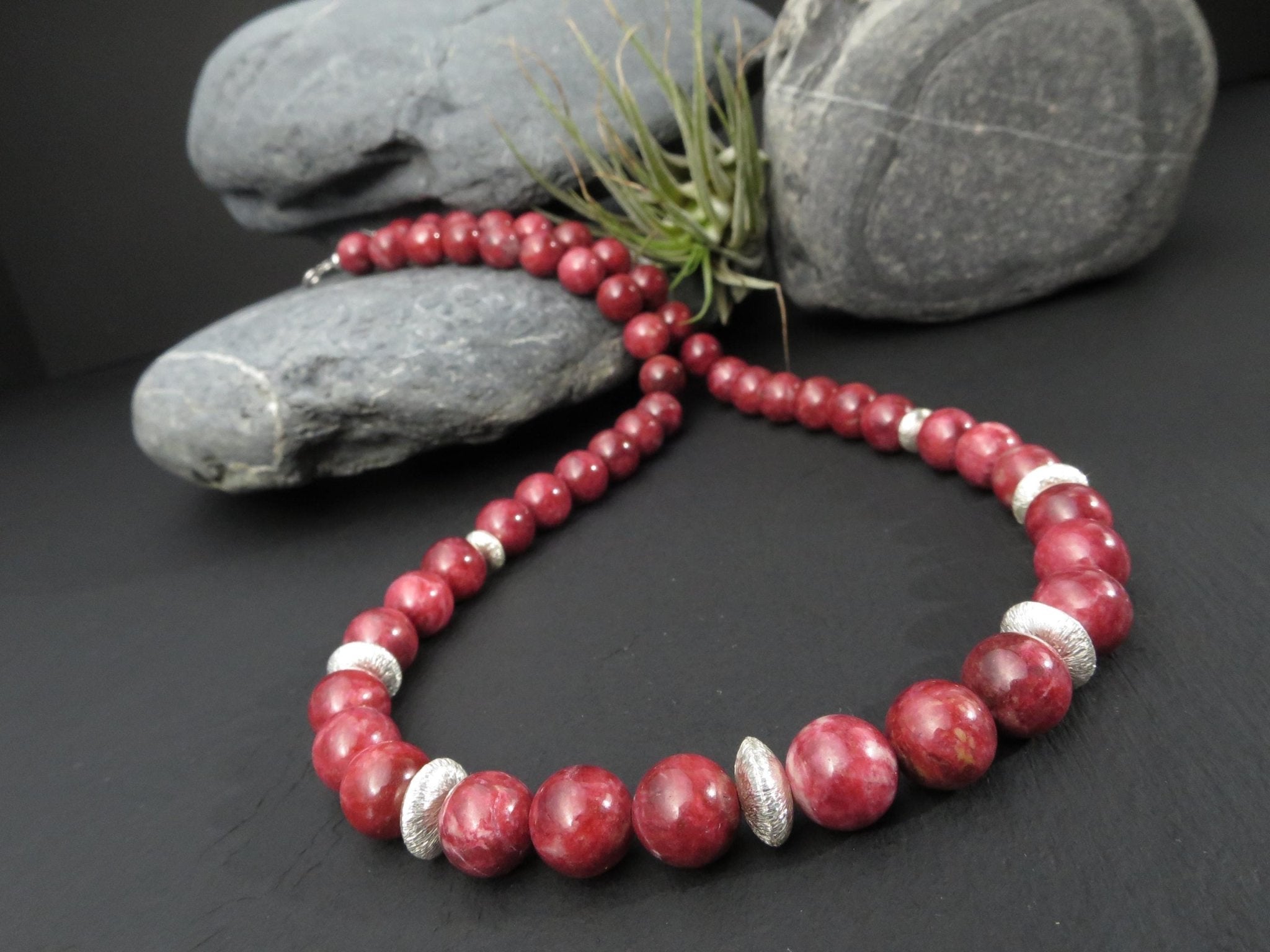 Thulit Kette Silber rotes Edelstein Kugel Collier