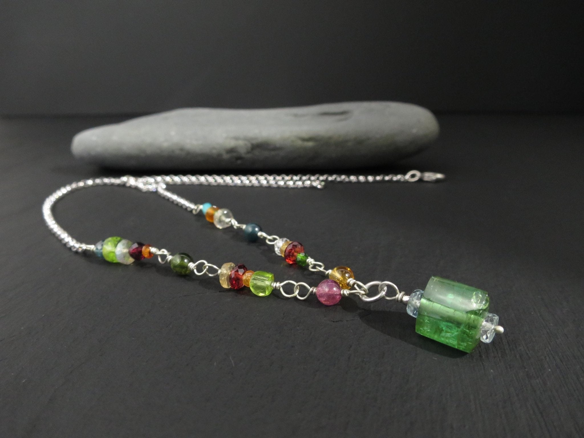 Turmalin Anhänger Silber Kette grün Turmalin Spitze Rosary Silber Turmalin Kristall Anhänger Rosenkranz Silber Edelstein Bunt Kette Silber