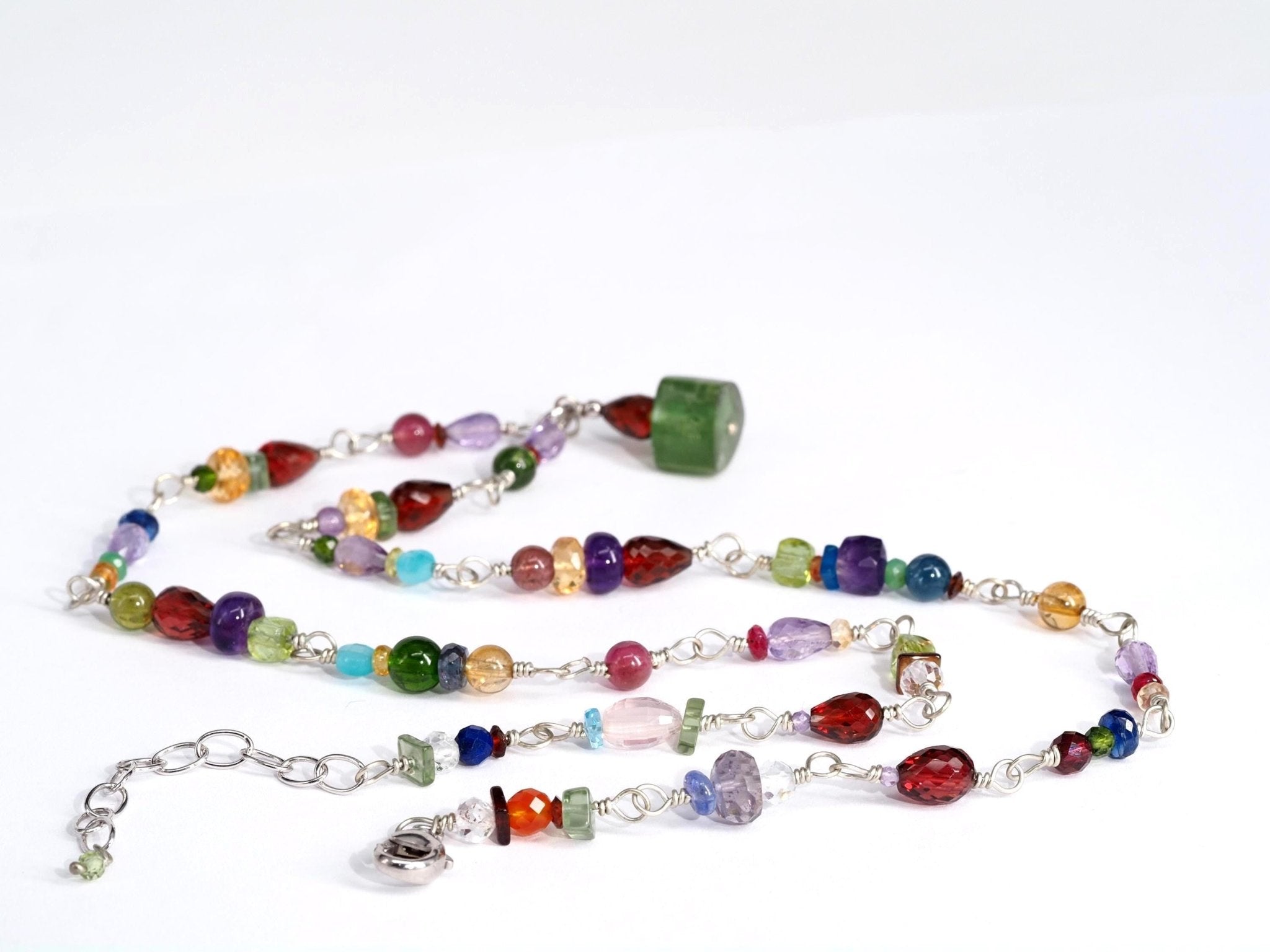 Turmalin Kette Silber – Farbenfrohe Rosenkranz Edelsteinkette mit grüner Turmalin - Spitze, handgefertigtes Einzelstück