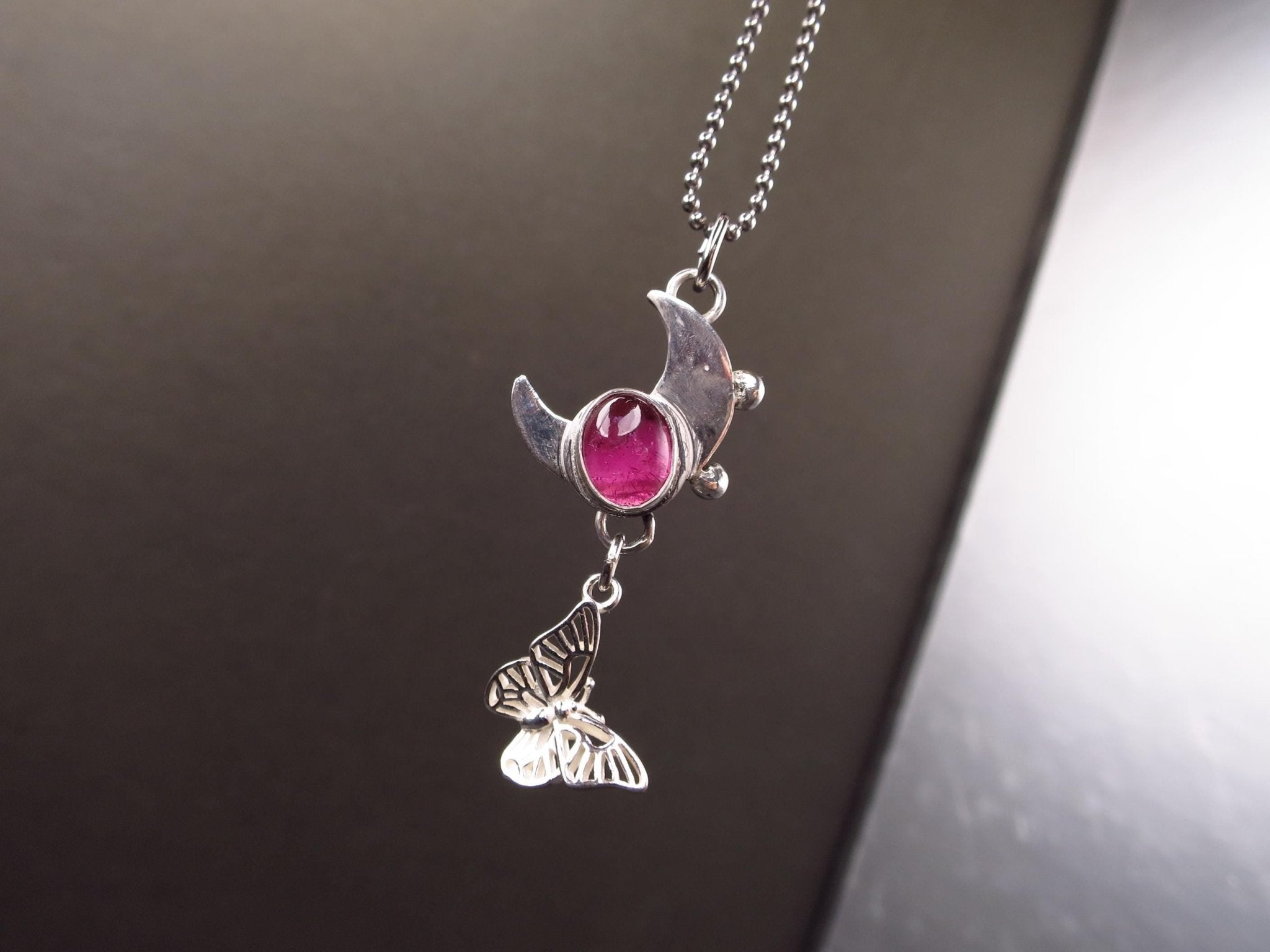 Turmalin Silber Anhänger Mond Rubellit Anhänger Kette Turmalin Collier Silber Turmalin Pink Unikat Mond Schmuckanhänger Biene Edelstein